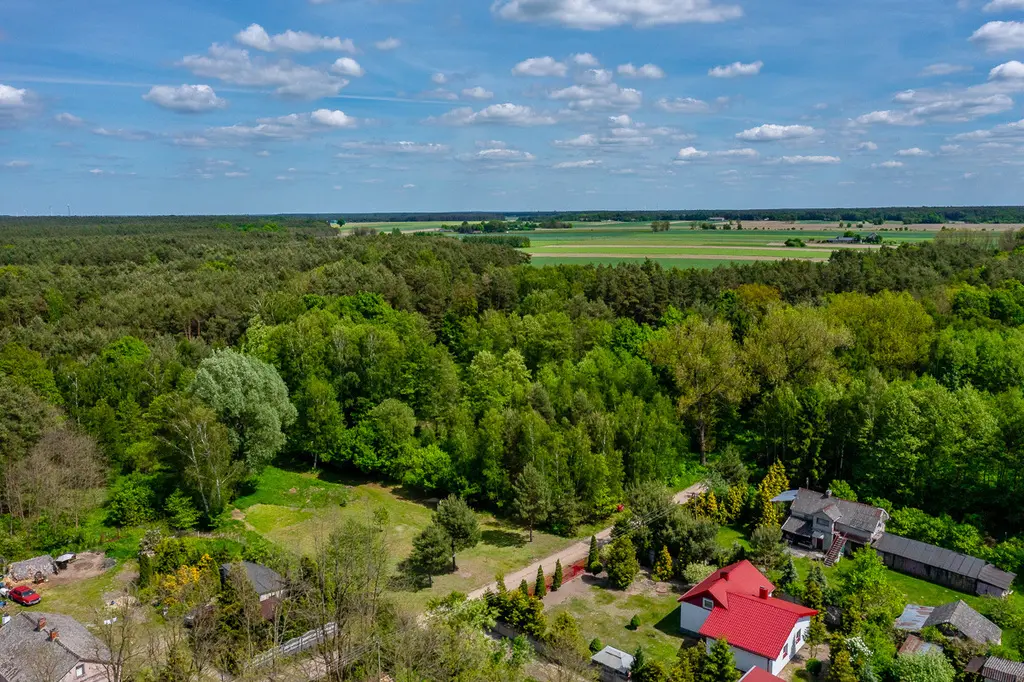 Działka budowlana 2300 m² ze stawem w Górach Prusinowskich