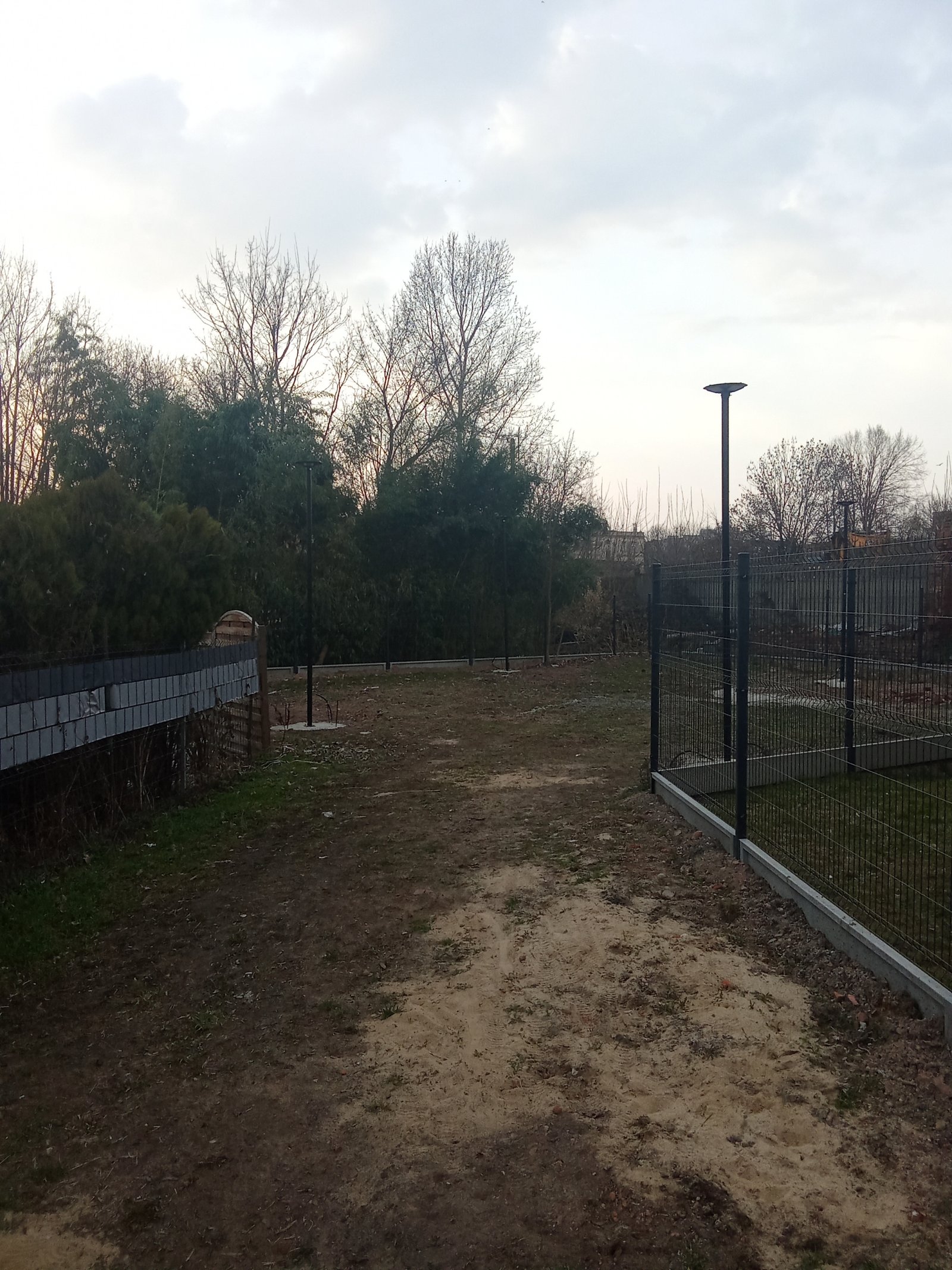 Plac do wynajęcia/dzierżawy przy centrum Legnicy, 340 m2